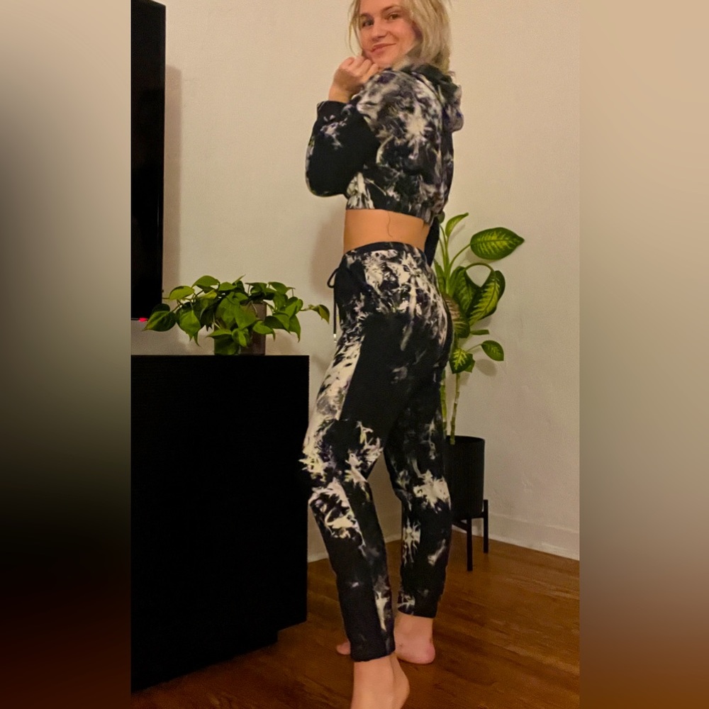 Sweat Set - Picture 2 of 3